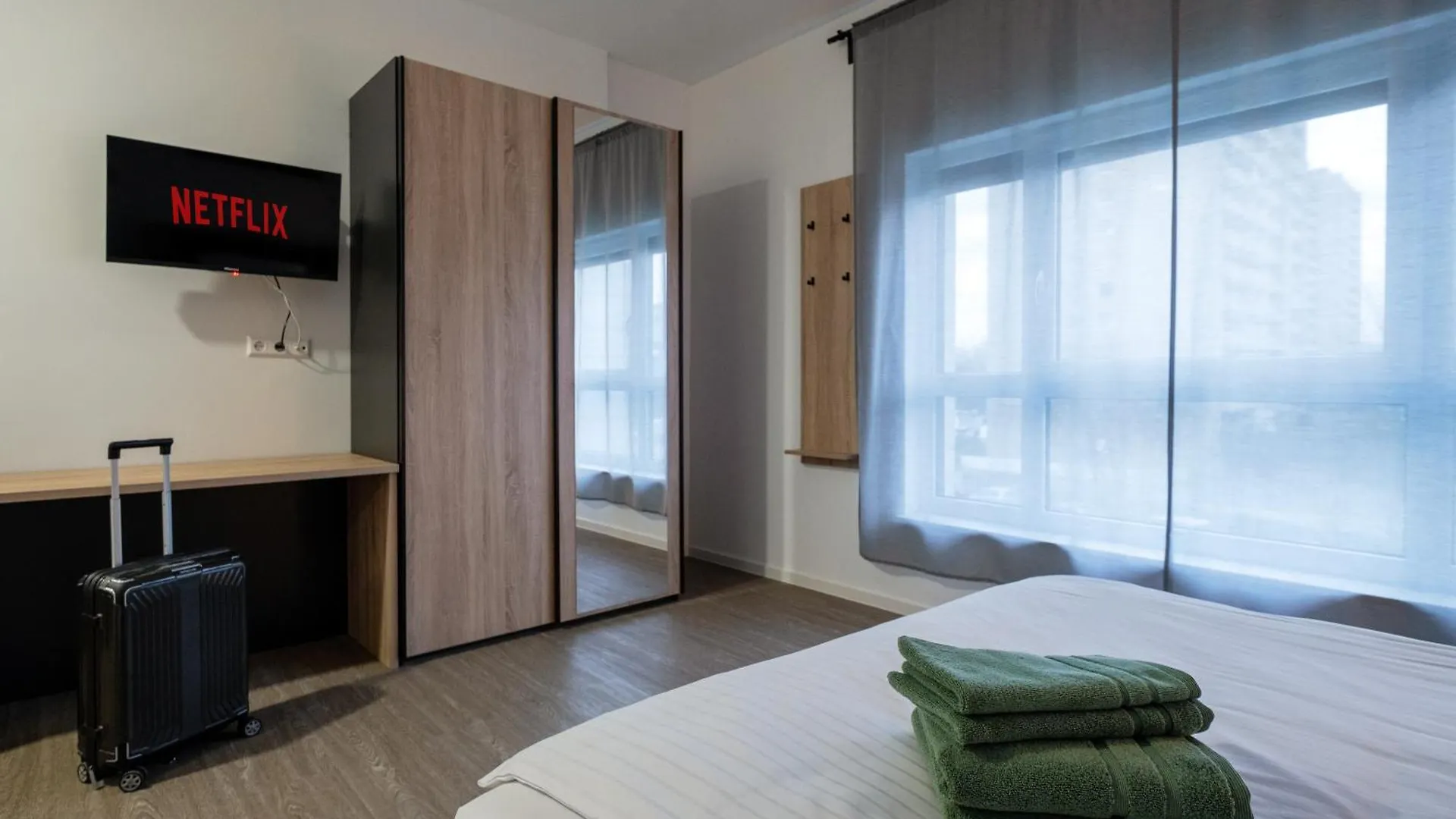 Jade & Jabo - Sehr Schoene Zimmer & Apartements Zum Wohlfuehlen Tageweise & Wochenweise Buchbar Neuss Aparthotel
