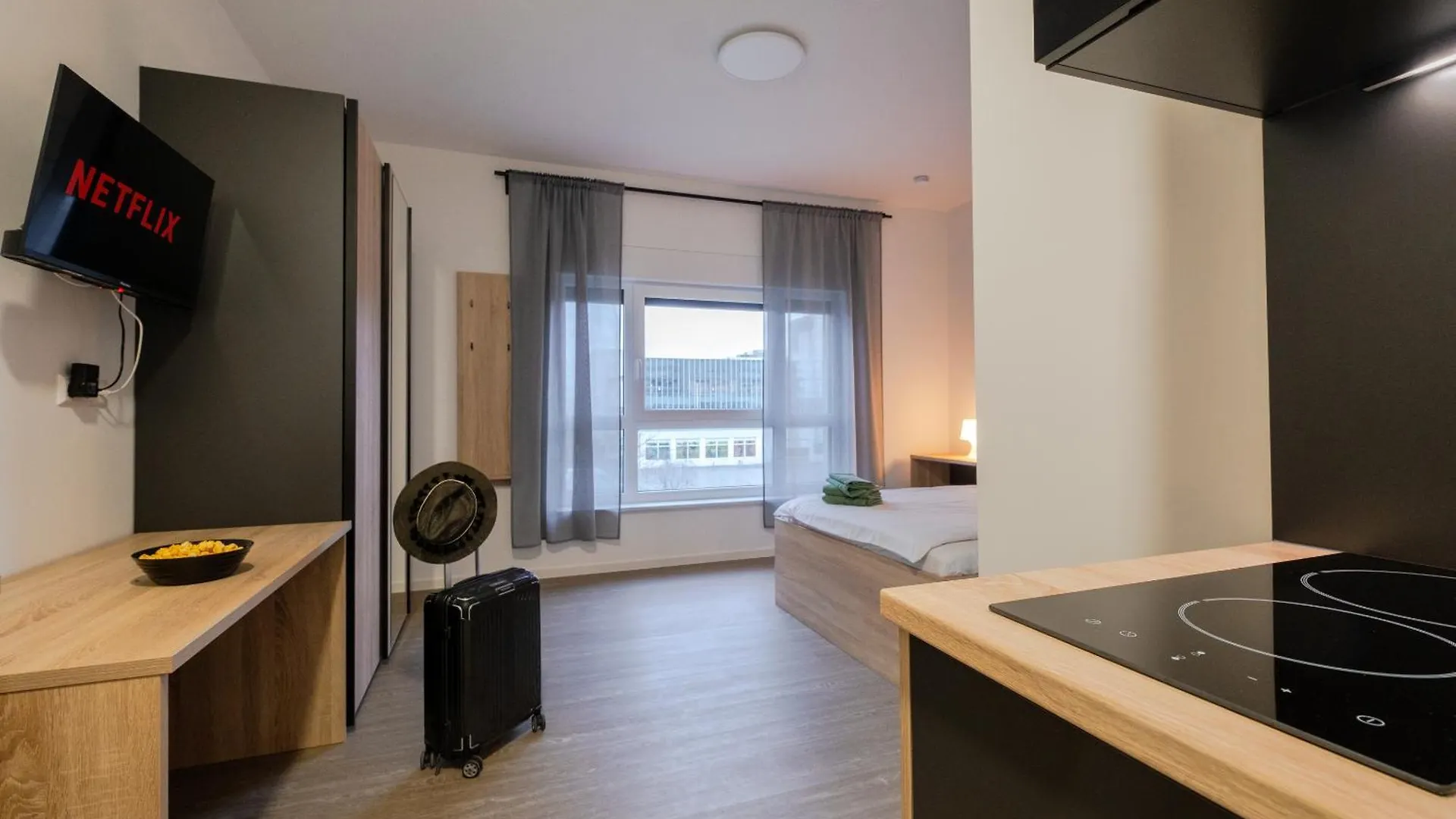 Jade & Jabo - Sehr Schoene Zimmer & Apartements Zum Wohlfuehlen Tageweise & Wochenweise Buchbar Neuss Aparthotel