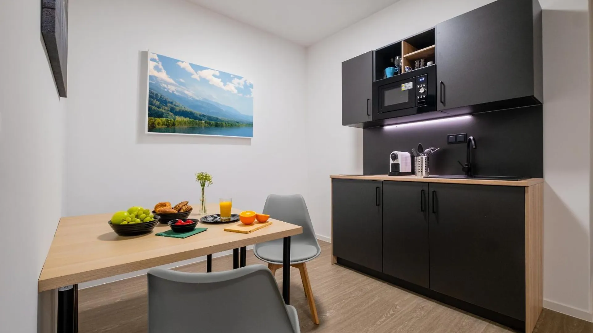 Jade & Jabo - Sehr Schoene Zimmer & Apartements Zum Wohlfuehlen Tageweise & Wochenweise Buchbar Neuss