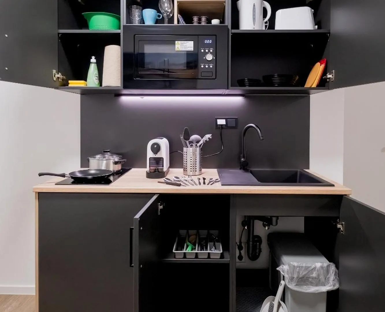 Jade & Jabo - Sehr Schoene Zimmer & Apartements Zum Wohlfuehlen Tageweise & Wochenweise Buchbar Neuss Duitsland